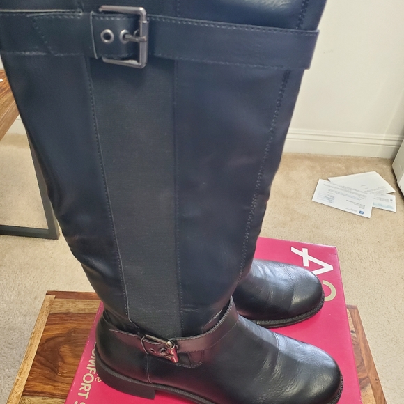 Boot - Picture 5 of 6